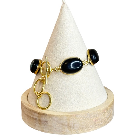 Vintage Gold Tone Black Onyx Scarab Style Toggle Bracelet - Picture 4 of 6